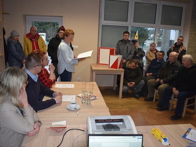 Wybory sołtysa i rady sołeckiej w Rychliku.
Mieszkańcy Gminy Sulęcin podczas wyborów.