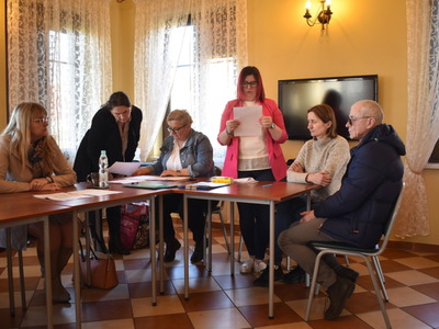 Wybory sołtysa i rady sołeckiej w Długoszynie.
Mieszkańcy Gminy Sulęcin podczas wyborów.