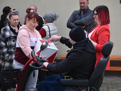 Wybory sołtysa i rady sołeckiej w Trzebowie.
Mieszkańcy Trzebowa oddający głosy przy urnie wyborczej. 
