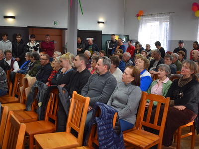 Wybory sołtysa i rady sołeckiej w Grochowie.
Na zdjęciu mieszkańcy Gminy Sulęcin podczas wyborów. 