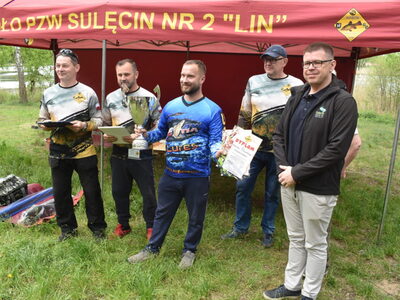 10-lecie PZW Koła nr2 Lin z Sulęcina. Wręczenie naród. 