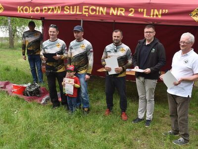 10-lecie PZW Koła nr2 Lin z Sulęcina. Wręczenie naród. 
