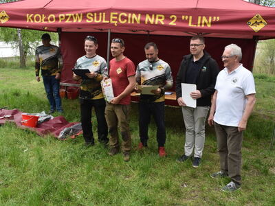 10-lecie PZW Koła nr2 Lin z Sulęcina. Wręczenie naród. 
