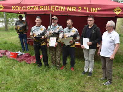 10-lecie PZW Koła nr2 Lin z Sulęcina. Wręczenie naród. 