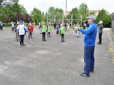 XII Polsko-Niemiecki Nordic Walking w Sulęcinie. Uczestnicy rajdu podczas treningu przygotowawczego. 