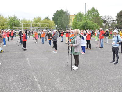 XII Polsko-Niemiecki Nordic Walking w Sulęcinie. Uczestnicy rajdu podczas treningu przygotowawczego. 