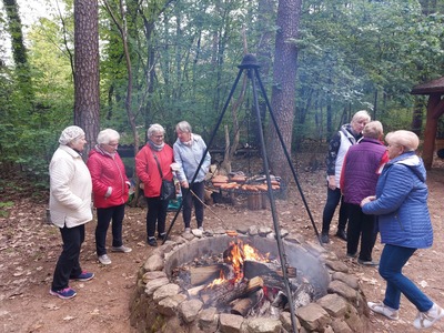 Majowy Piknik Seniorów
Seniorzy przy ognisku