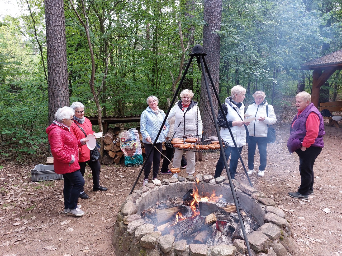 Majowy Piknik Seniorów
Seniorzy przy ognisku