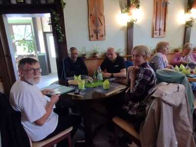 Sulęcińska Rada Seniorów na 25-leciu Rady Seniorów z Friedland. Seniorzy w restauracji. 