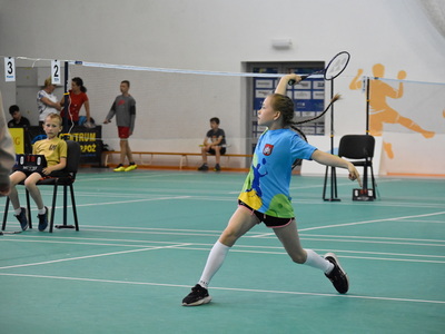 Lubuska Liga Młodzieży Szkolnej w Badmintonie w Sulęcinie. Uczestnicy w trakcie gry. 