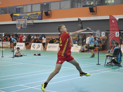 Lubuska Liga Młodzieży Szkolnej w Badmintonie w Sulęcinie. Uczestnicy w trakcie gry. 