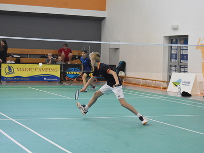Lubuska Liga Młodzieży Szkolnej w Badmintonie w Sulęcinie. Uczestnicy w trakcie gry. 