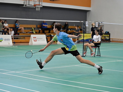 Lubuska Liga Młodzieży Szkolnej w Badmintonie w Sulęcinie. Uczestnicy w trakcie gry. 