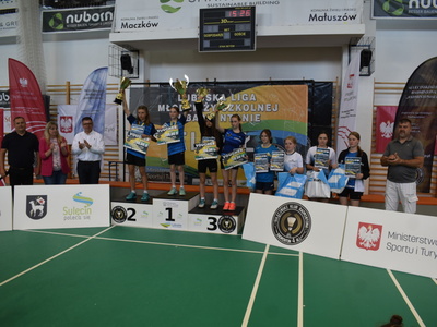 Lubuska Liga Młodzieży Szkolnej w Badmintonie w Sulęcinie. Zwycięzcy na podium.