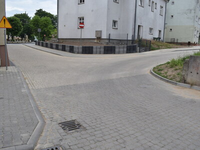 Nasadzenie drzewek przy zakończonej inwestycji w Sulęcinie. 