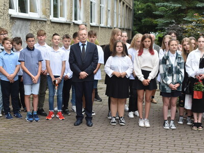 Do zobaczenia we wrześniu. Zakończenie roku szkolnego w Szkole Podstawowej nr2 im. Polskich Olimpijczyków w Sulęcinie. Klasa z wychowawcą. 