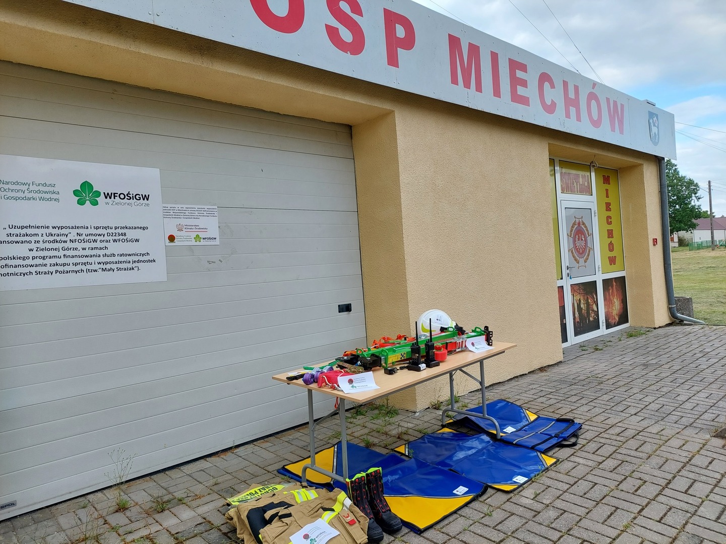 Jednostka Ochotniczej Straży Pożarnej w Miechowie otrzymała sprzęt ze środków Wojewódzkiego Funduszu Ochrony Środowiska i Gospodarki Wodnej w Zielonej Górze oraz Narodowego Funduszu Ochrony Środowiska i Gospodarki Wodnej.