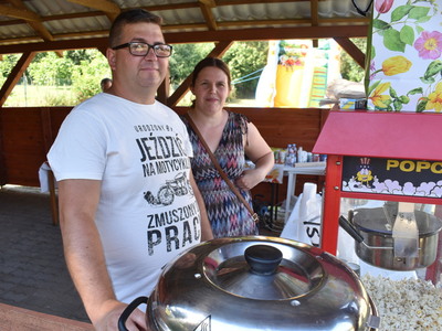 Piknik pod chmurką w Grochowie. Poczęstunek. 