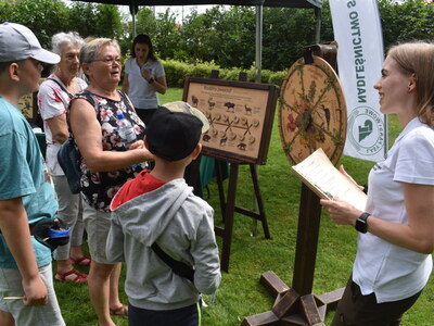 Wybieram naturę. Piknik ekologiczny w Parku Miejskim w Sulęcinie. Uczestnicy pikniku. 