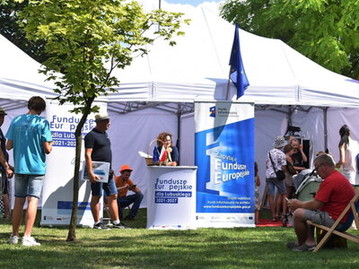 Piknik europejski w Sulęcinie. Uczestnicy pikniku. 