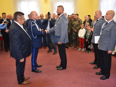 Święto policji w Sulęcinie. Wręczenie wyróżnień. 