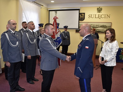 Święto policji w Sulęcinie. Wręczenie wyróżnień. 