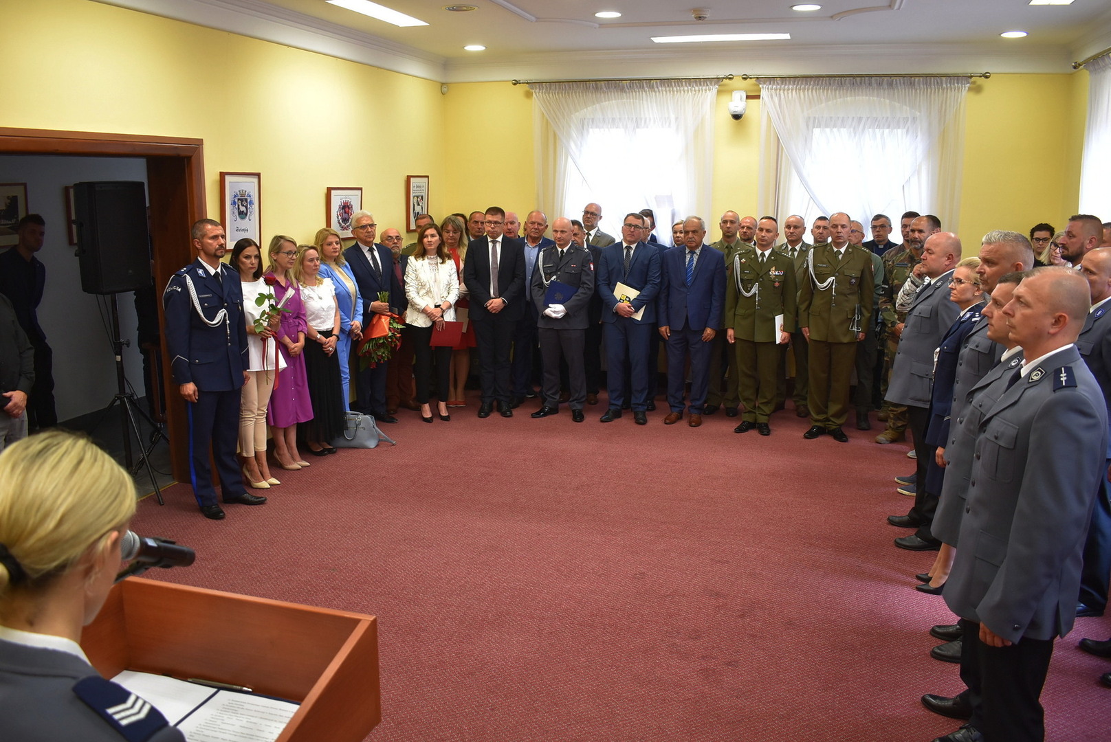 Święto policji w Sulęcinie. Zebrani goście.