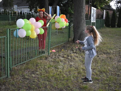 Wiejski festyn w sołectwie Tursk. Dzieci podczas zabawy. 
