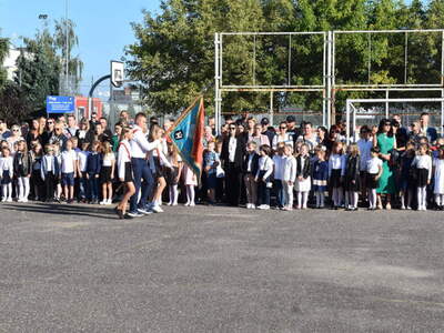Nowy rok szkolny u olimpijczyków. Poczet sztandarowy.