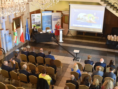 Konferencja o nowych funduszach europejskich.