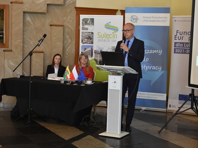 Konferencja o nowych funduszach europejskich.