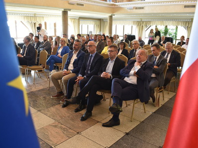 Konferencja o nowych funduszach europejskich.