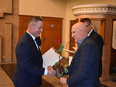 Nagrody burmistrza Sulęcina otrzymali wyróżniający się nauczyciele z Gminy Sulęcin.