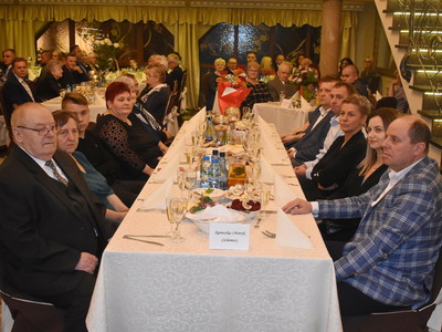 Siedemnaście par obchodziło Złote Gody. 