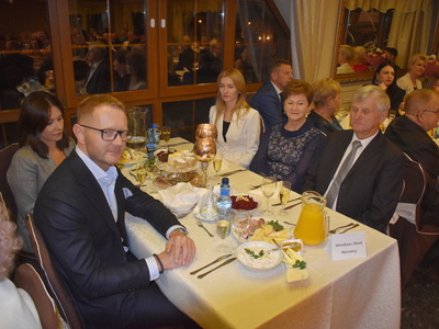 Siedemnaście par obchodziło Złote Gody. 