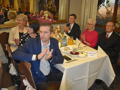 Siedemnaście par obchodziło Złote Gody. 
