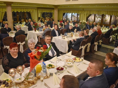 Siedemnaście par obchodziło Złote Gody. 