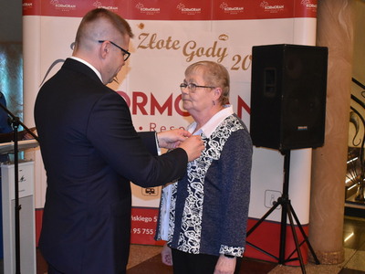 Siedemnaście par obchodziło Złote Gody. 