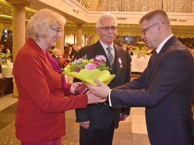 Siedemnaście par obchodziło Złote Gody. 