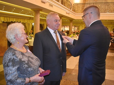 Siedemnaście par obchodziło Złote Gody. 