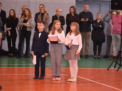 Pierwszoklasiści jedynki złożyli ślubowanie. 