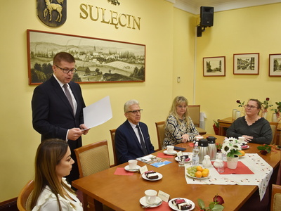 Dzień Pracownika Socjalnego w sali konferencyjnej Domu Joannitów w Sulęcinie. 
