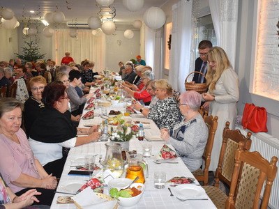 Wigilijne spotkanie członków Uniwersytetu Trzeciego Wieku z Sulęcina.