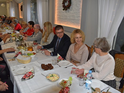 Wigilijne spotkanie członków Uniwersytetu Trzeciego Wieku z Sulęcina.