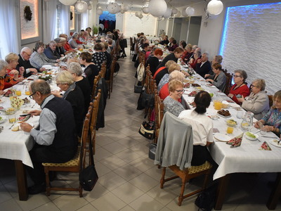 Wigilijne spotkanie członków Uniwersytetu Trzeciego Wieku z Sulęcina.