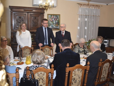 Wigilijny opłatek wśród nauczycieli Koła Emerytów i Rencistów Związku Nauczycielstwa Polskiego z Gminy Sulęcin.