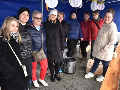 Sulęciński Jarmark Koguci 2024. Pracownice OPS w Sulęcinie.