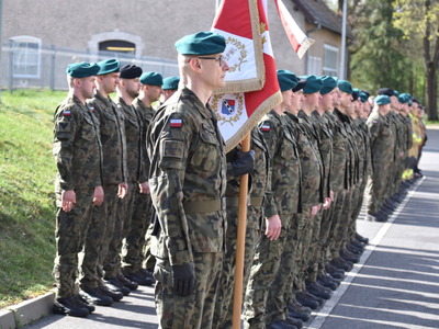 Uroczysty apel w Ośrodku Szkolenia Poligonowego Wojsk Lądowych w Wędrzynie.