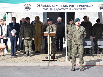 Uroczysty apel w Ośrodku Szkolenia Poligonowego Wojsk Lądowych w Wędrzynie.