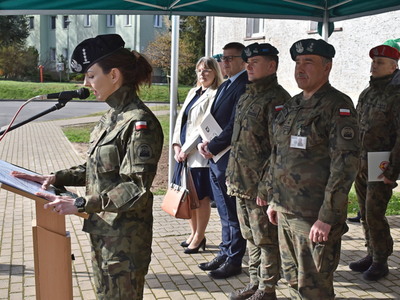 Uroczysty apel w Ośrodku Szkolenia Poligonowego Wojsk Lądowych w Wędrzynie.